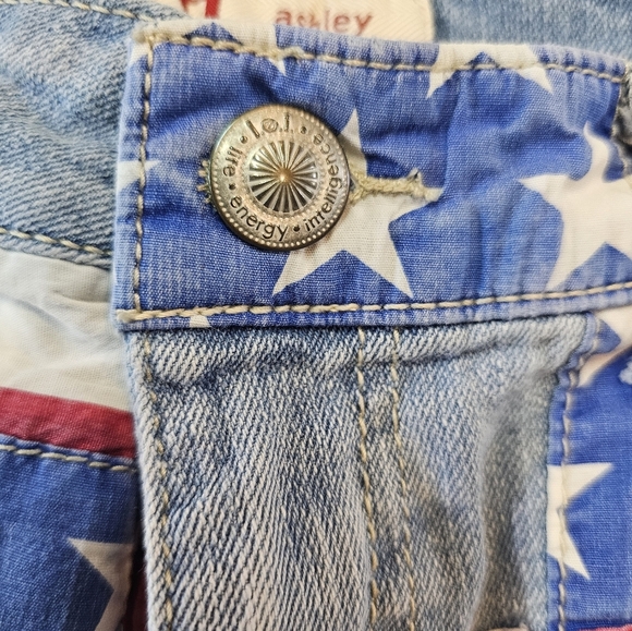 l.e.i. Ashley Flag Patch Denim Shorts Juniors 9 Low Rise USA Stars Stripes - Picture 2 of 8